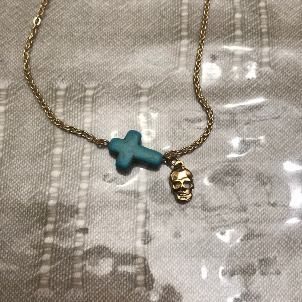 Skull cross necklace